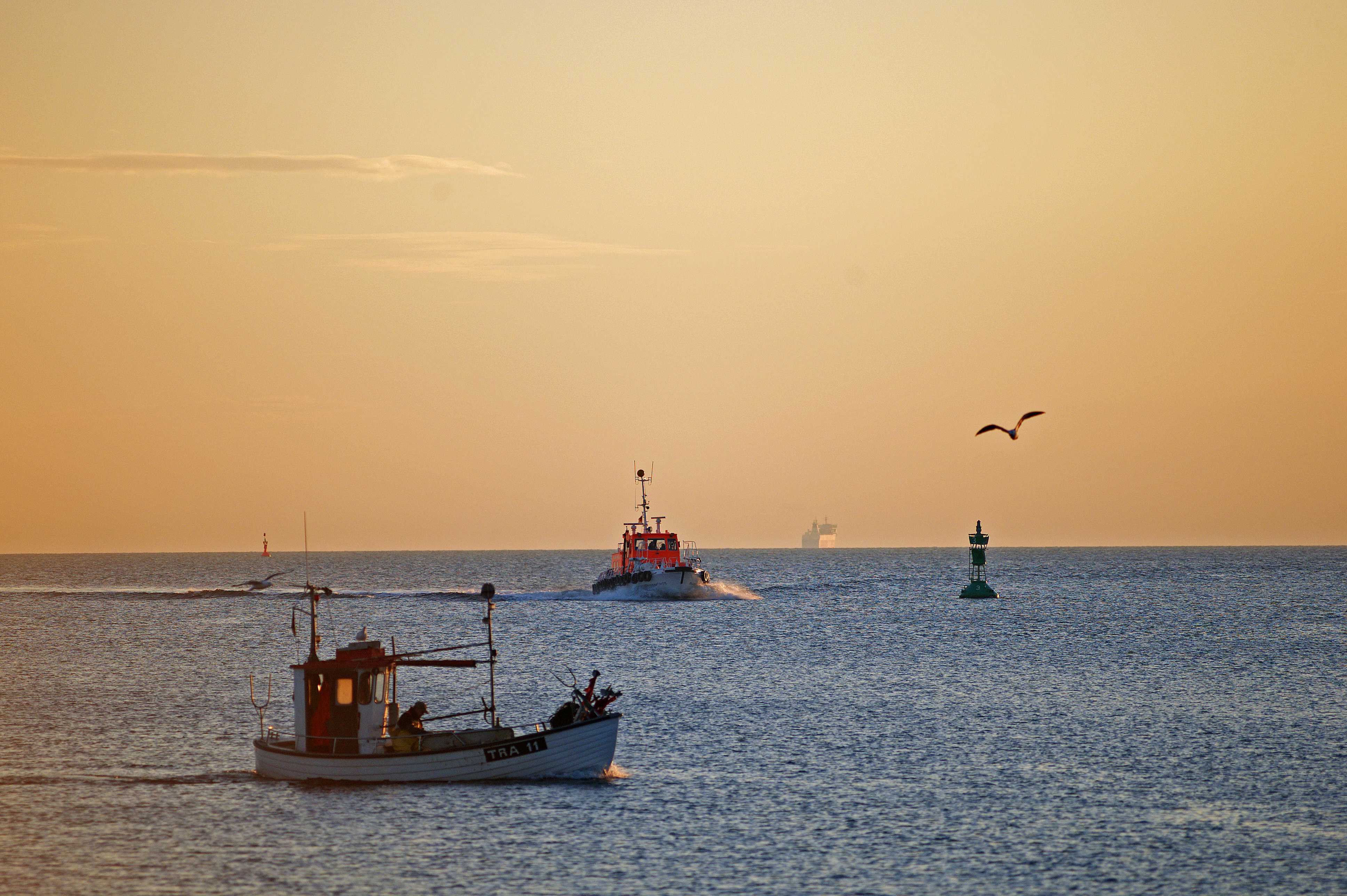 Fischerboote bei Sonnenaufgang